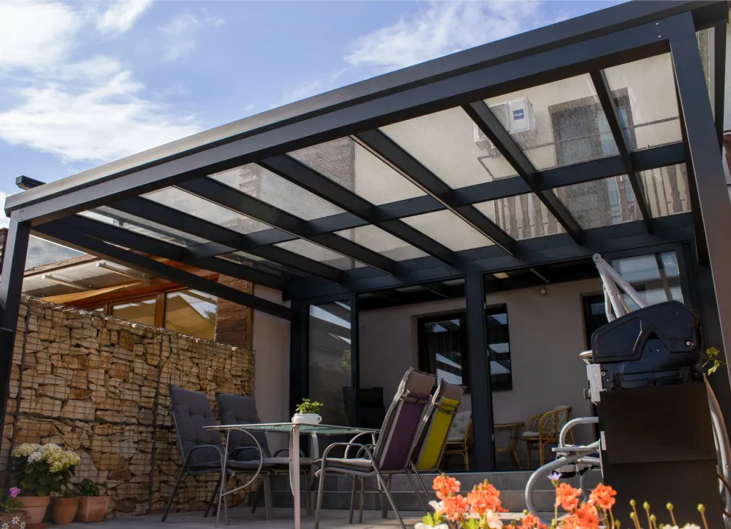 Renovace sezónní zimní zahrady.